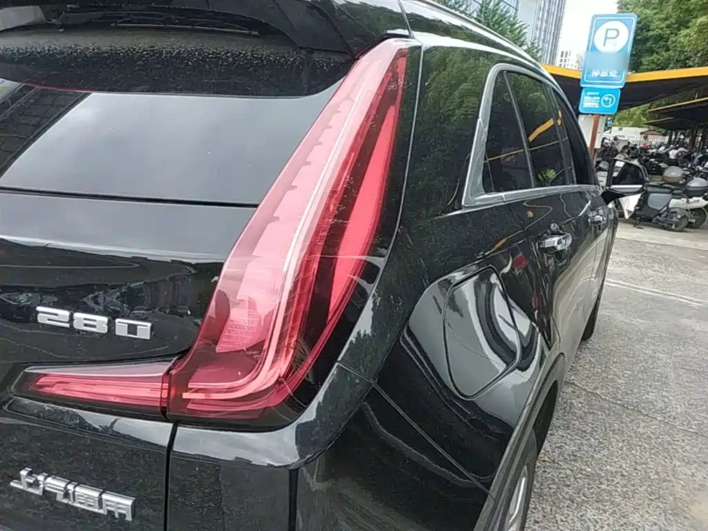 Cadillac XT4 — фото 8
