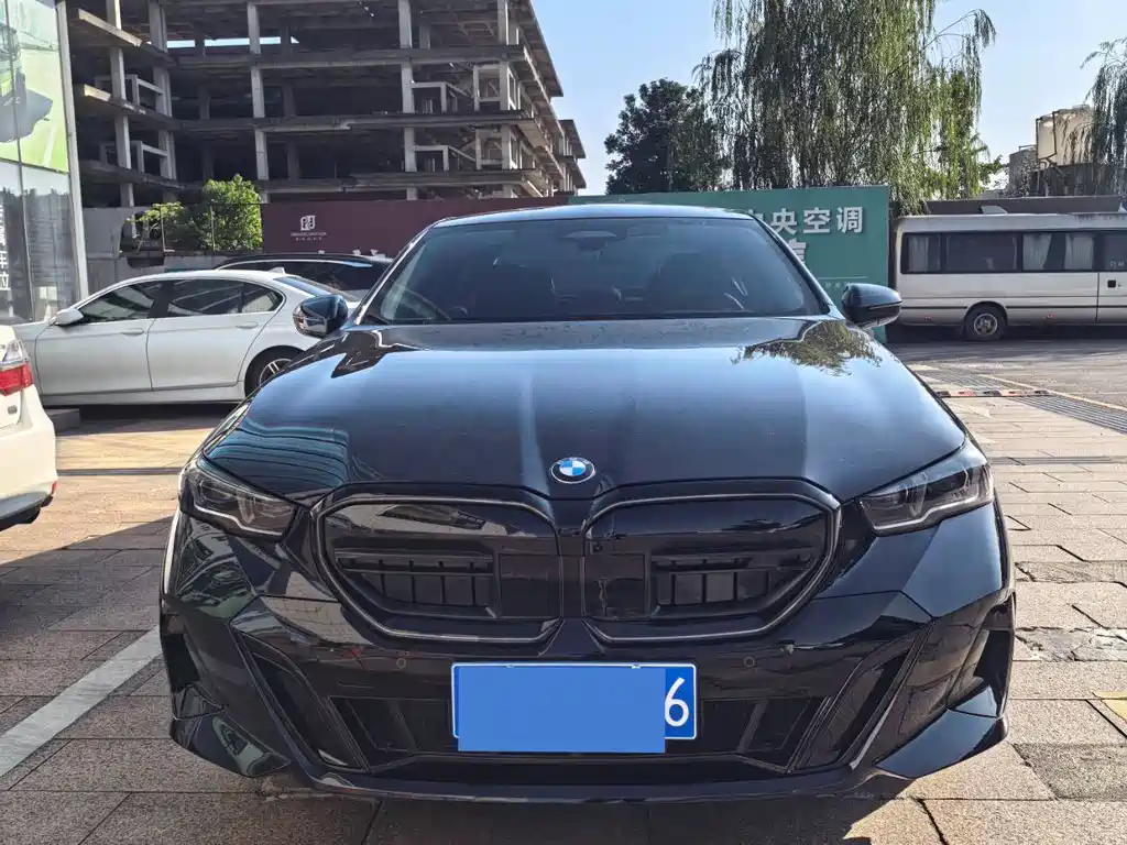 BMW 5 Series — фото 15