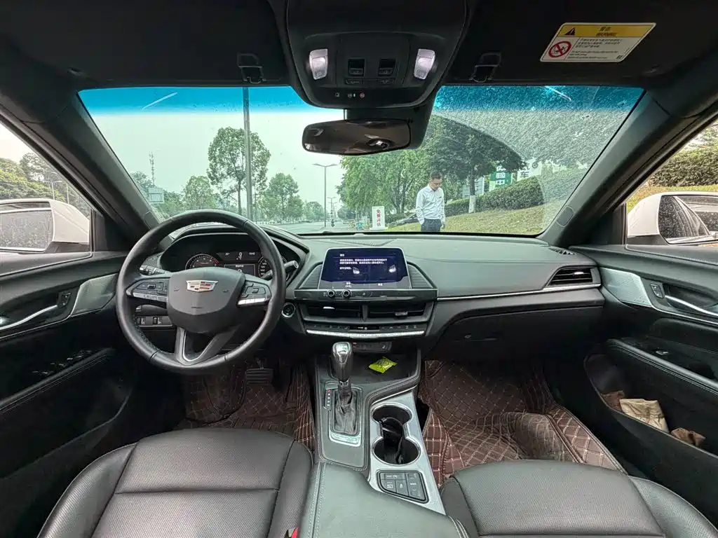 Cadillac CT4 — фото 11