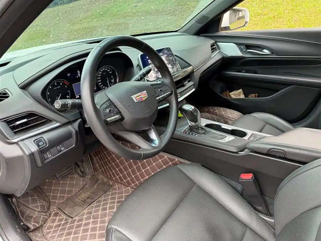 Cadillac CT4 — фото 7