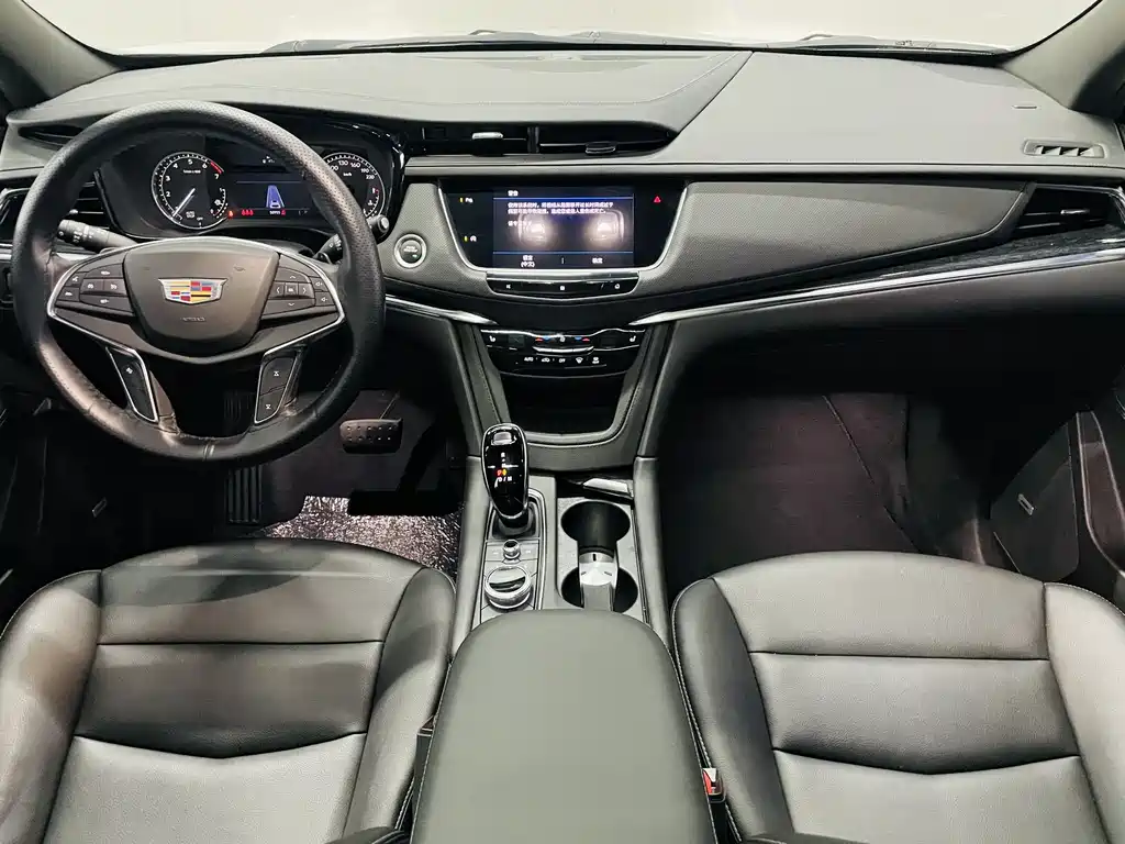 Cadillac XT5 — фото 11
