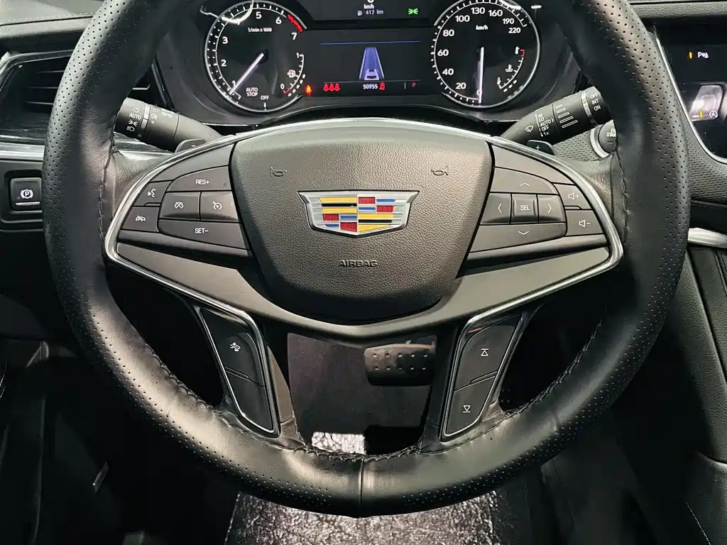 Cadillac XT5 — фото 14