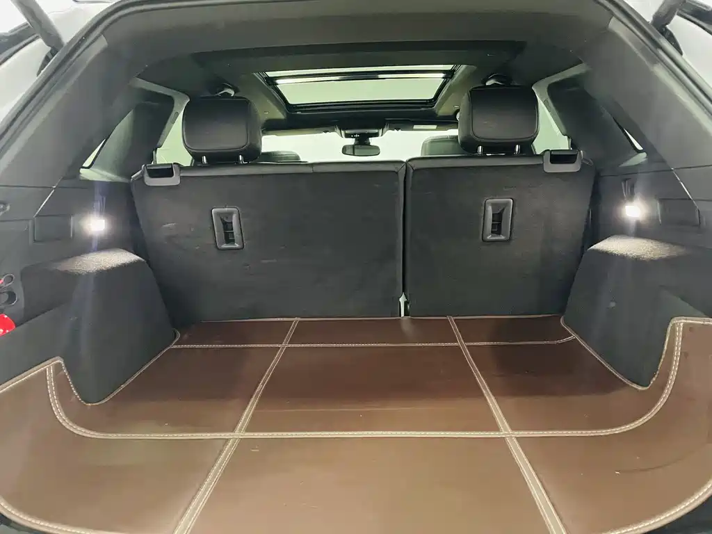 Cadillac XT5 — фото 15