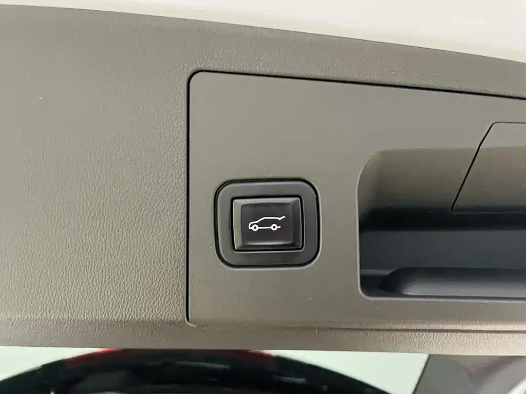 Cadillac XT5 — фото 19