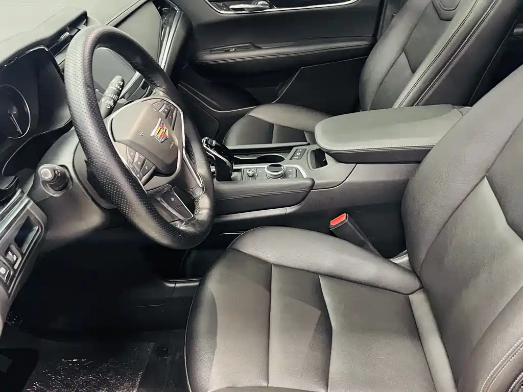 Cadillac XT5 — фото 9