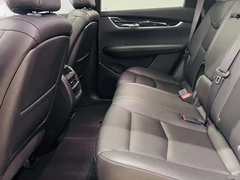 Cadillac XT5 — фото 10