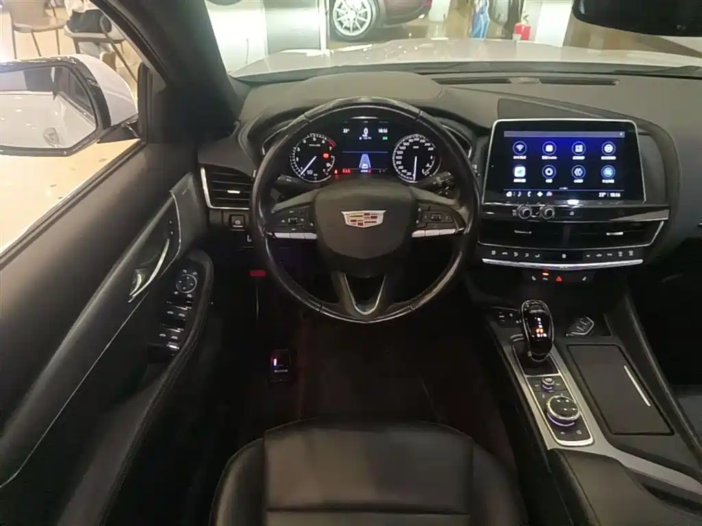 Cadillac CT5 — фото 11
