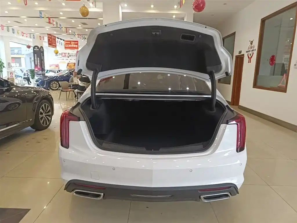 Cadillac CT5 — фото 19