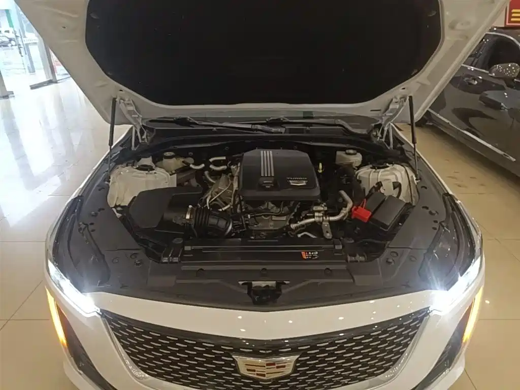 Cadillac CT5 — фото 20