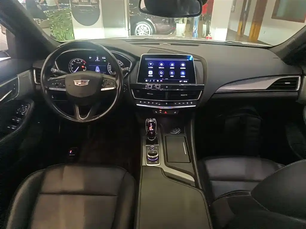 Cadillac CT5 — фото 10