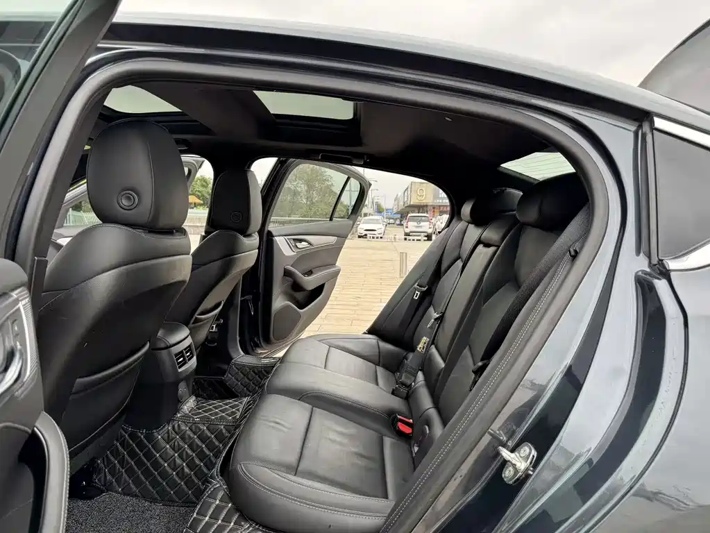 Cadillac CT5 — фото 18