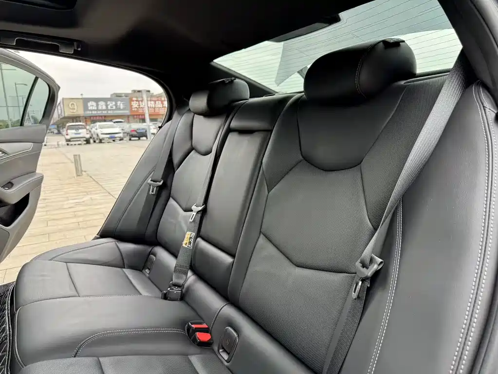 Cadillac CT5 — фото 19