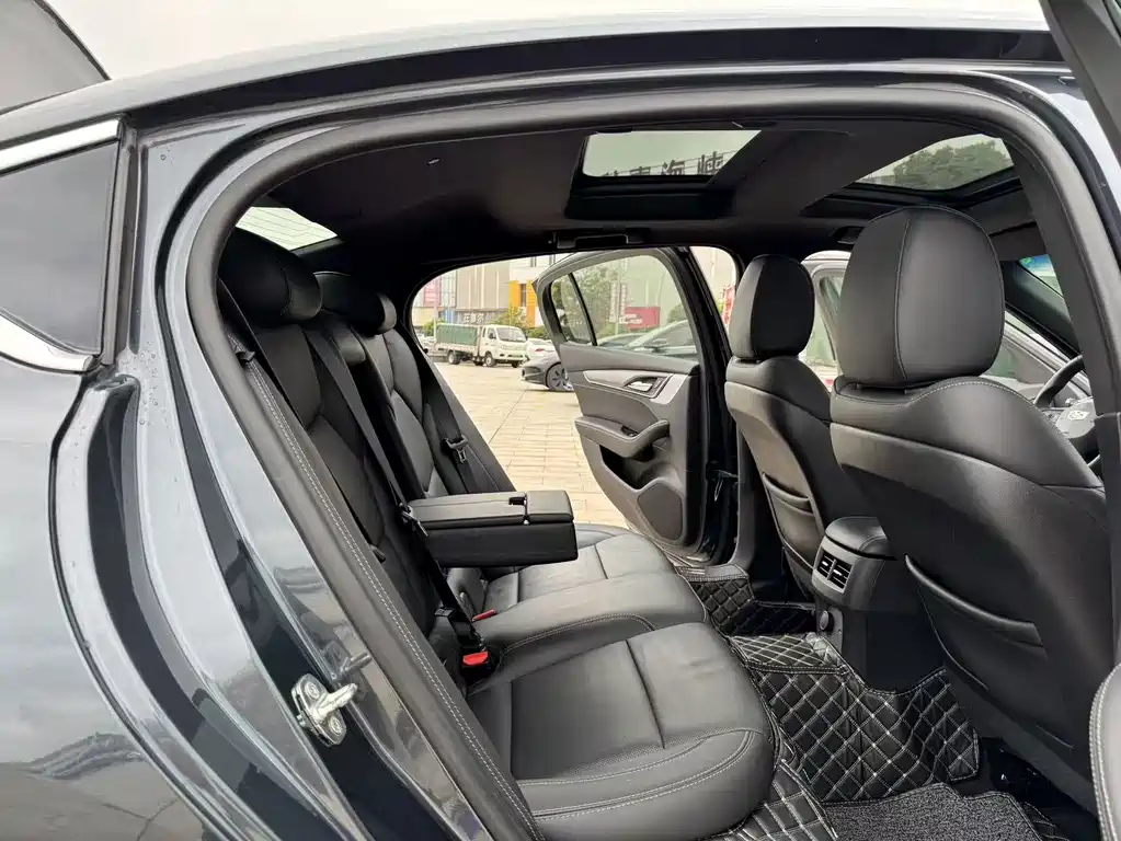 Cadillac CT5 — фото 23