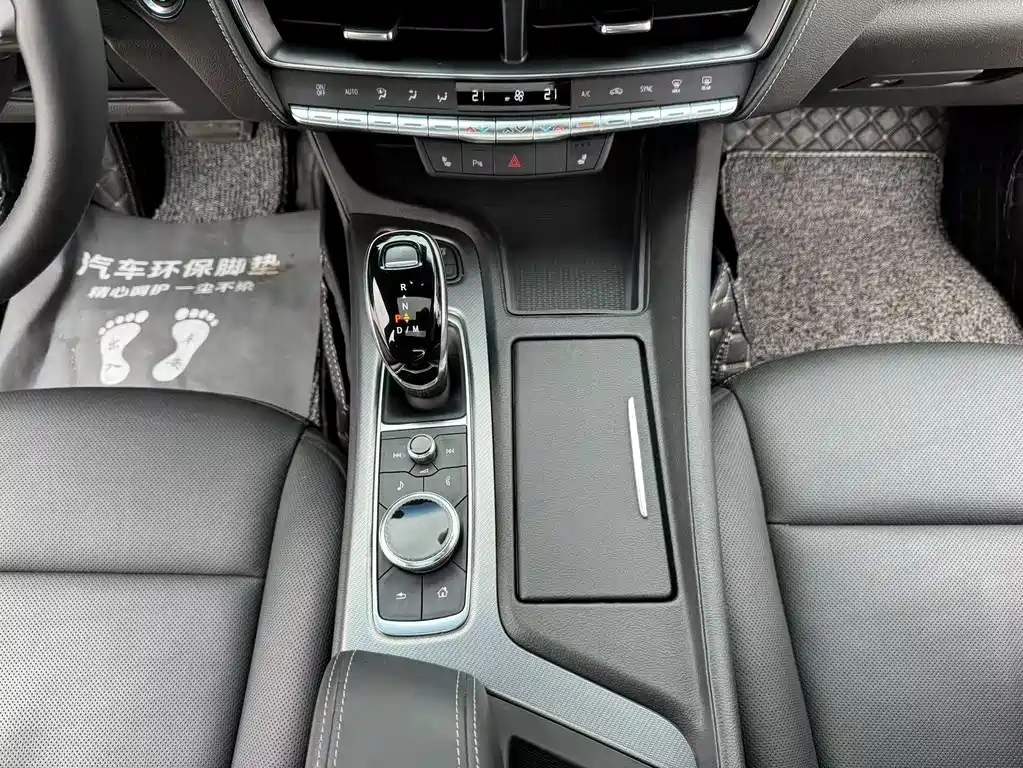 Cadillac CT5 — фото 34