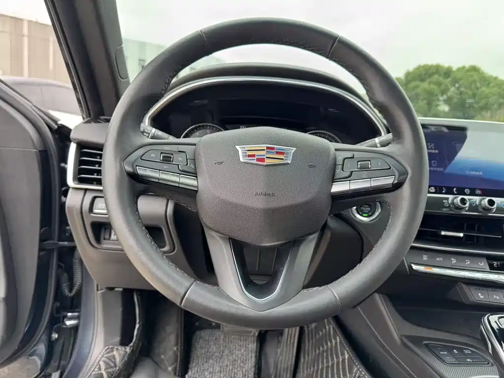 Cadillac CT5 — фото 37
