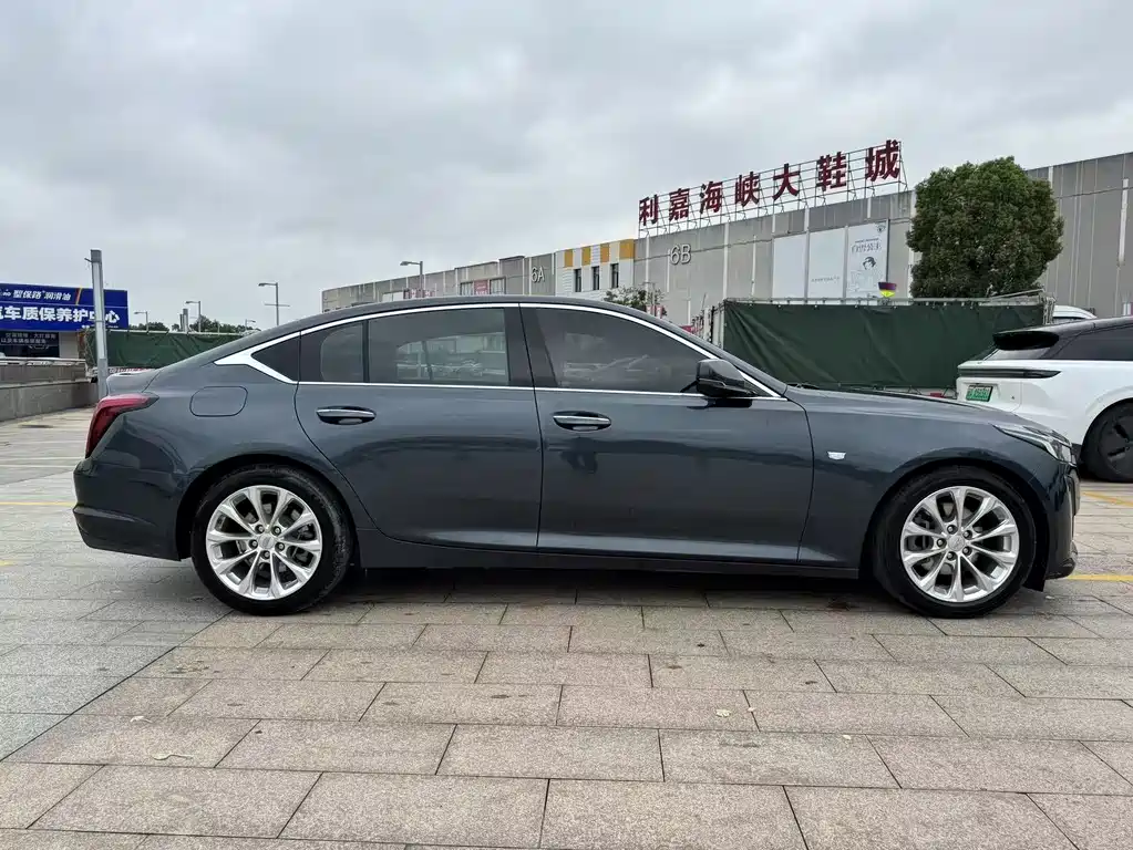 Cadillac CT5 — фото 8