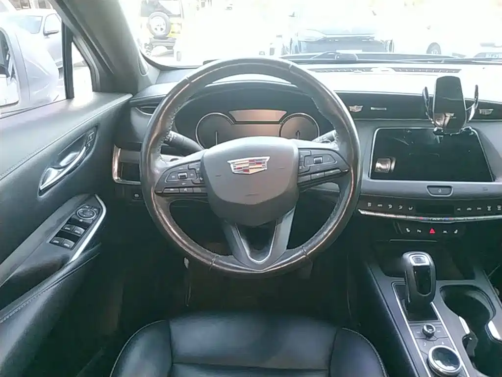 Cadillac XT4 — фото 7