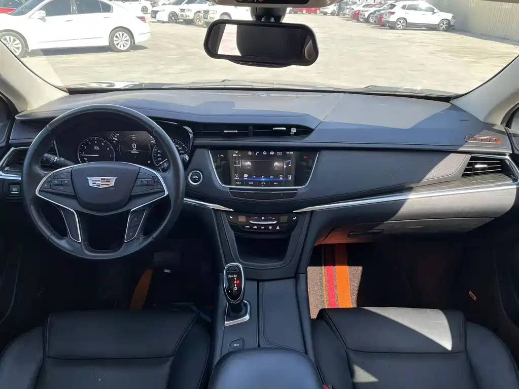 Cadillac XT5 — фото 8