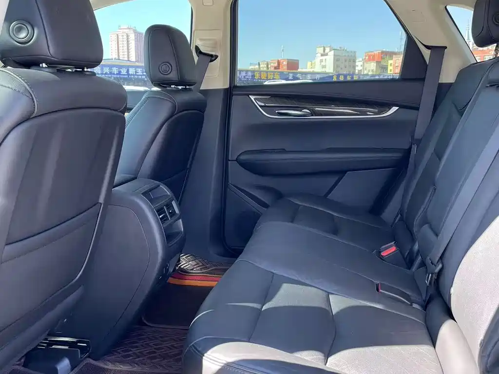 Cadillac XT5 — фото 9