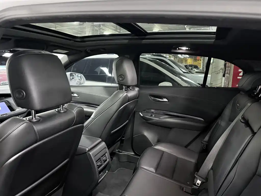 Cadillac XT4 — фото 13
