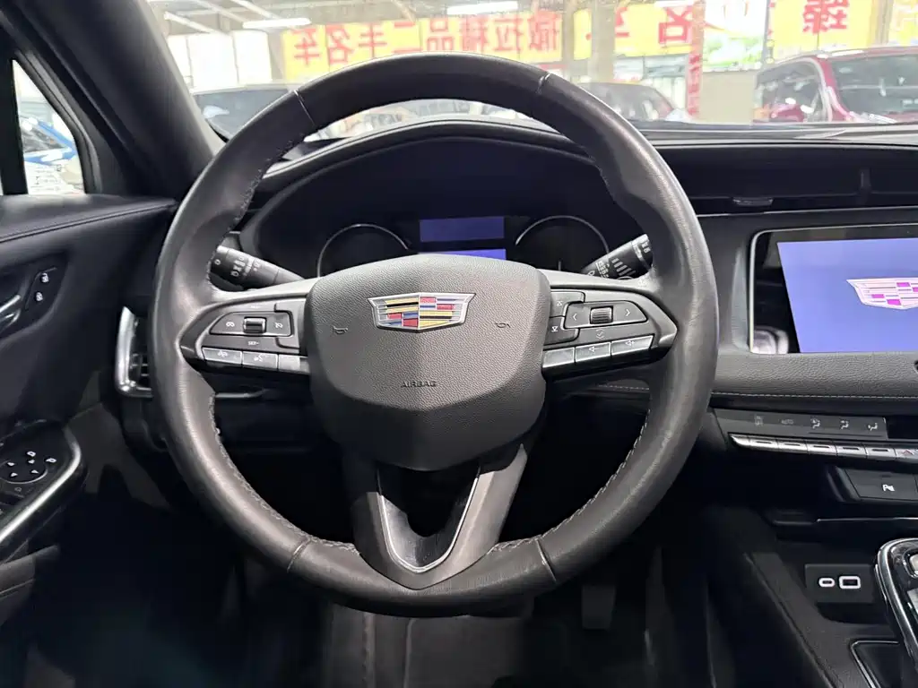 Cadillac XT4 — фото 14