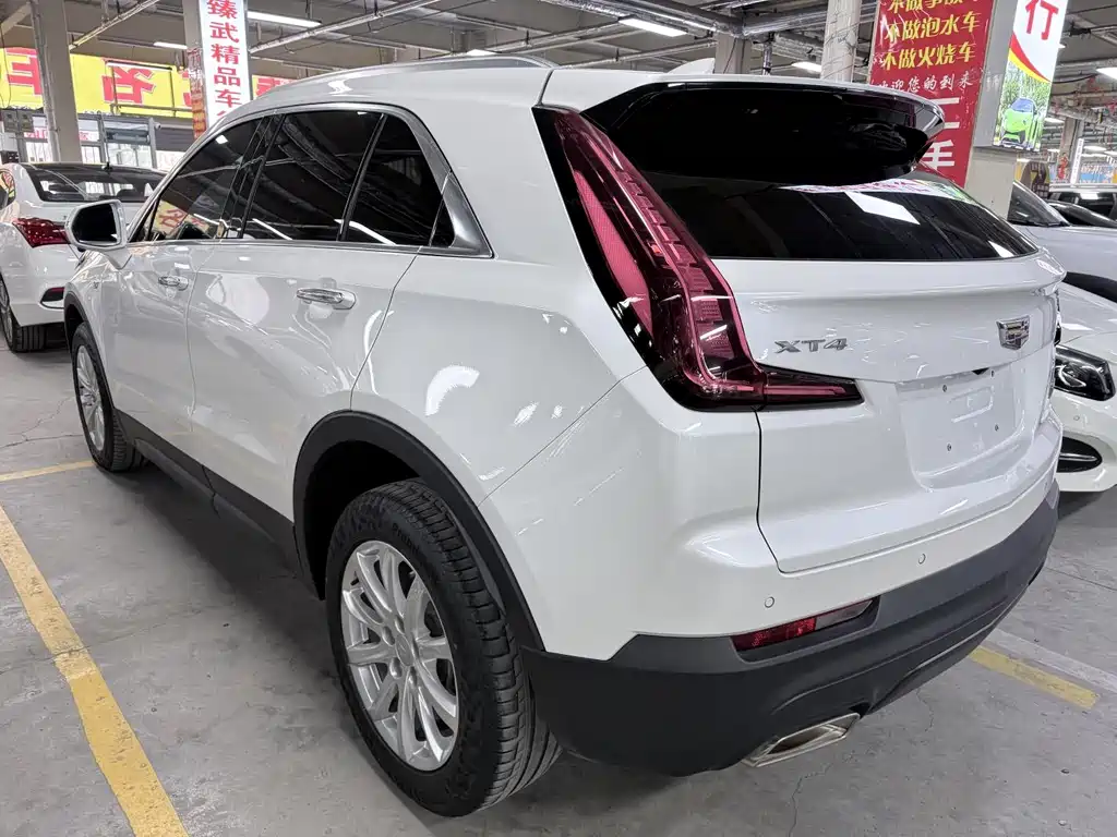 Cadillac XT4 — фото 17