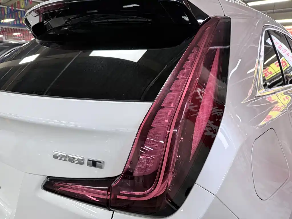 Cadillac XT4 — фото 19