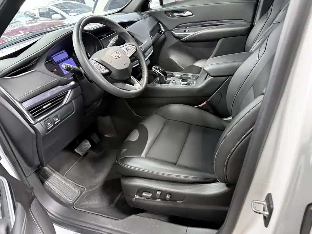 Cadillac XT4 — фото 8
