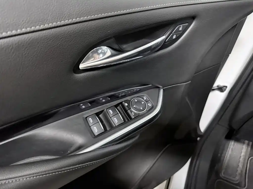 Cadillac XT4 — фото 10