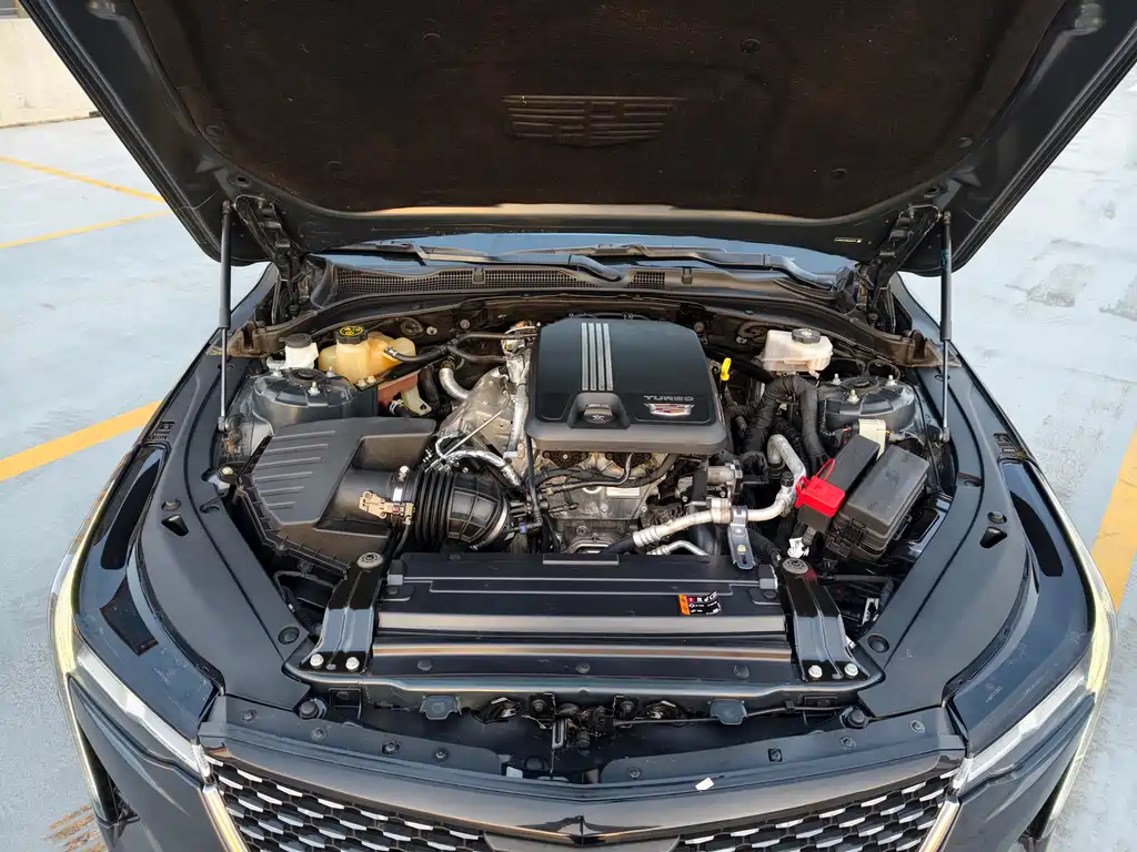 Cadillac CT4 — фото 14