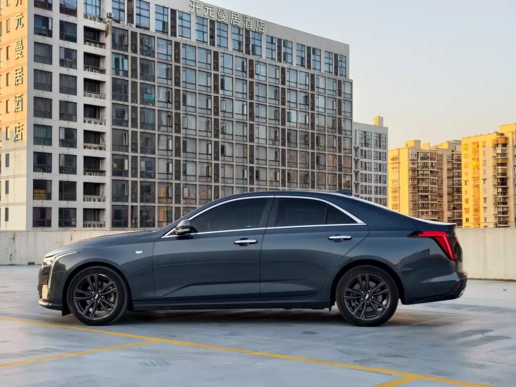 Cadillac CT4 — фото 8