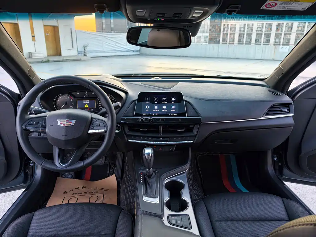 Cadillac CT4 — фото 9