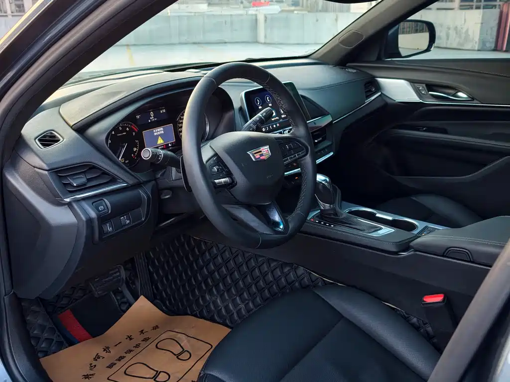 Cadillac CT4 — фото 10