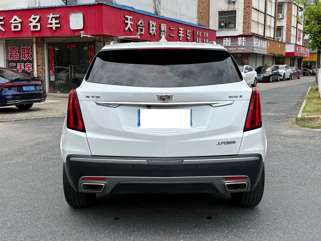 Cadillac XT5 — фото 8