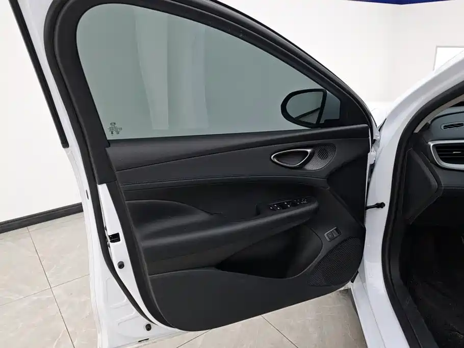 BYD Seal 05 DM-i — фото 7