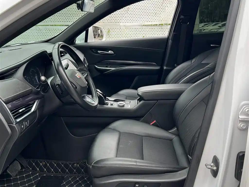 Cadillac XT4 — фото 4