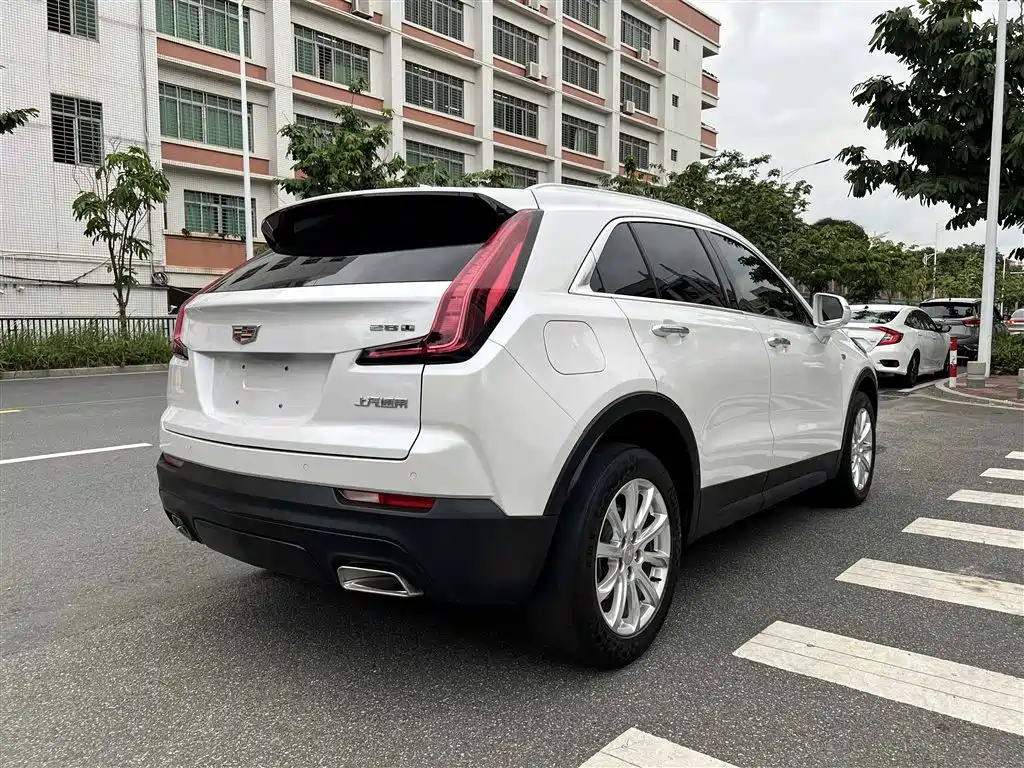 Cadillac XT4 — фото 8