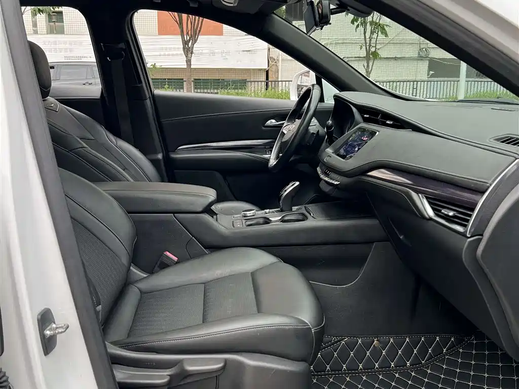 Cadillac XT4 — фото 9