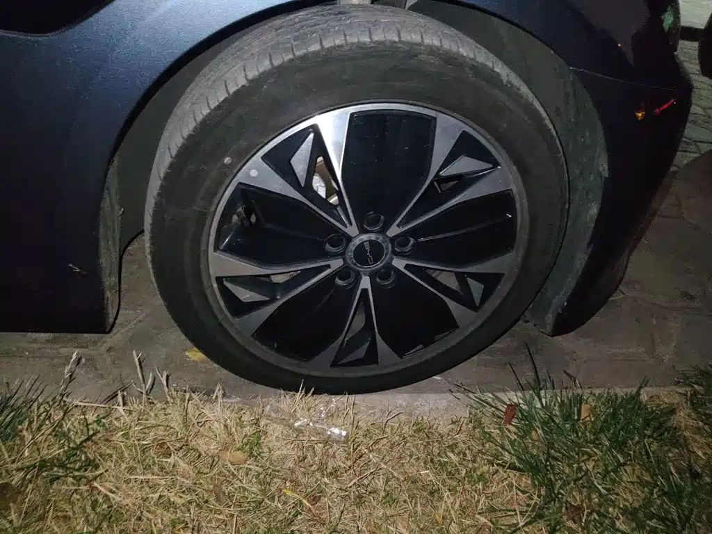 BYD Seal — фото 25