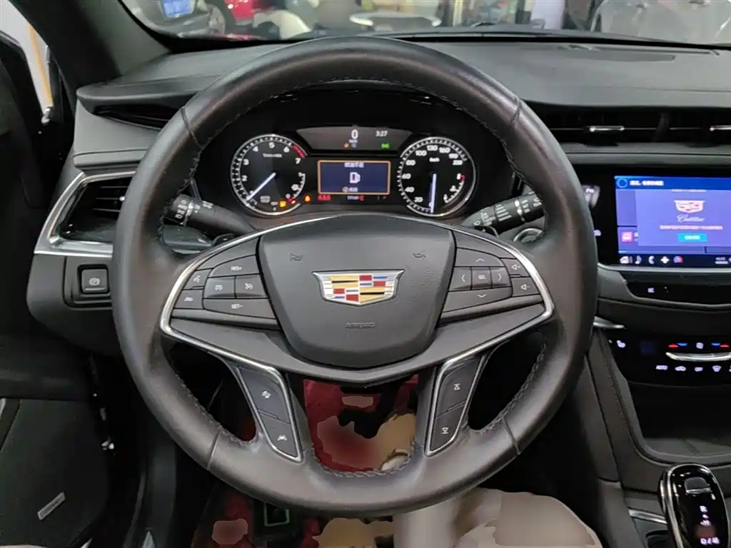 Cadillac XT5 — фото 11