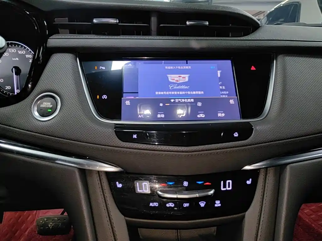 Cadillac XT5 — фото 13
