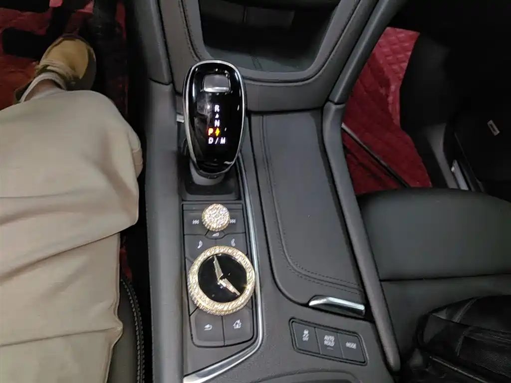 Cadillac XT5 — фото 14