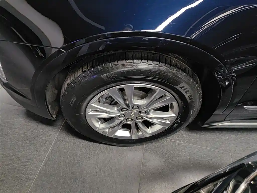 Cadillac XT5 — фото 23