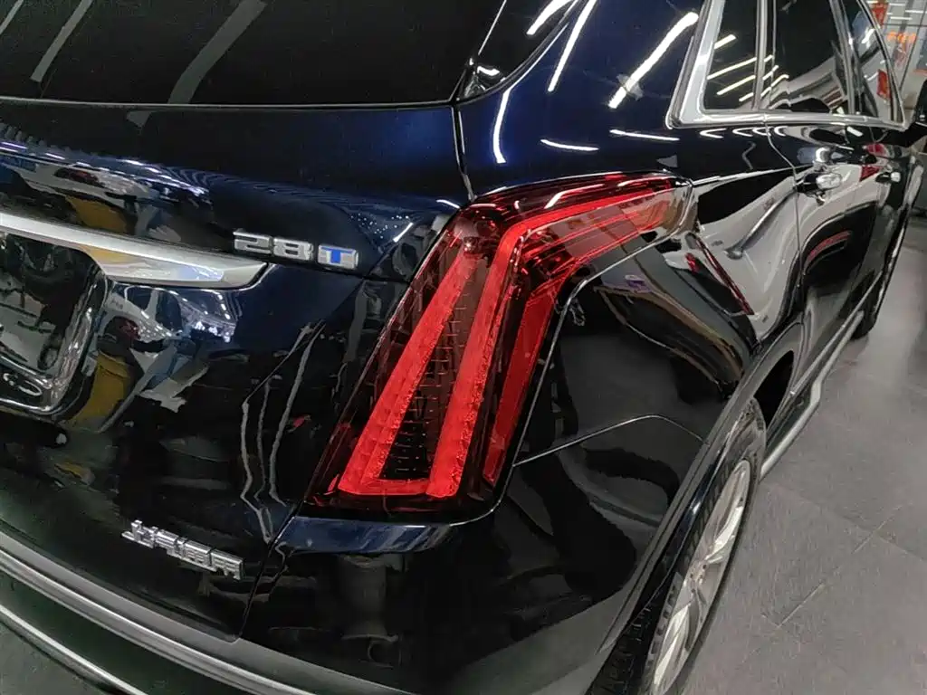 Cadillac XT5 — фото 8