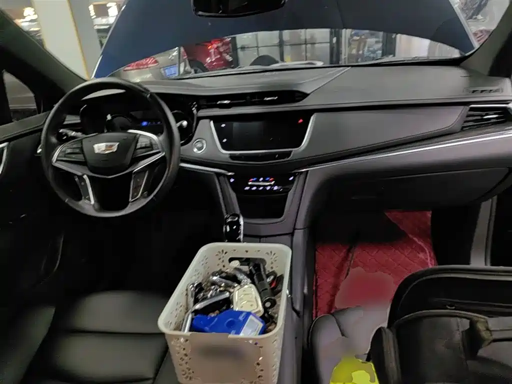 Cadillac XT5 — фото 10