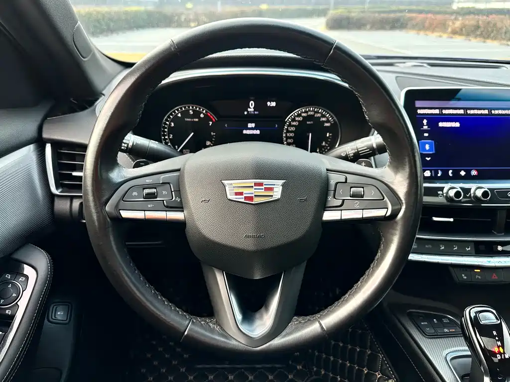 Cadillac CT5 — фото 19