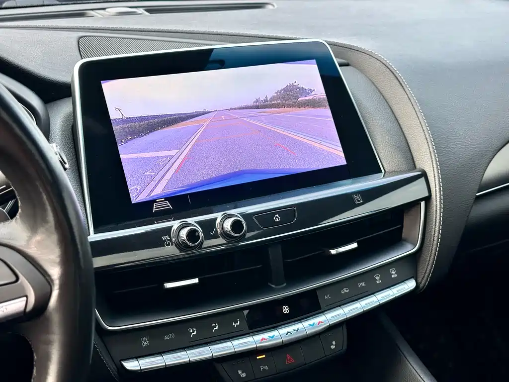 Cadillac CT5 — фото 20