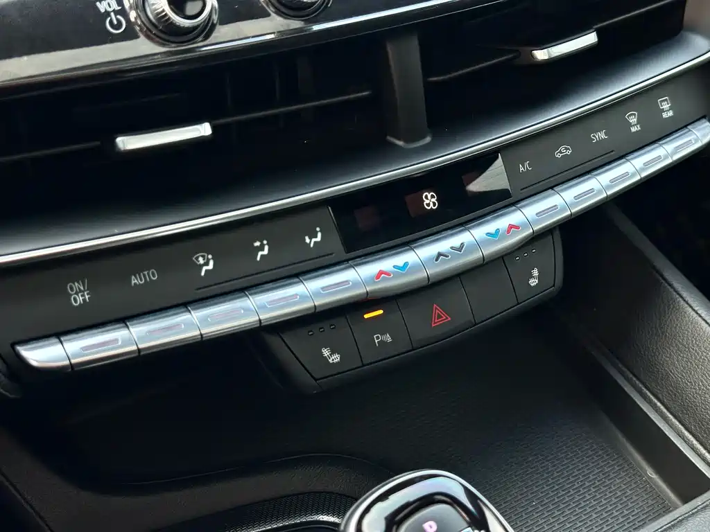Cadillac CT5 — фото 21