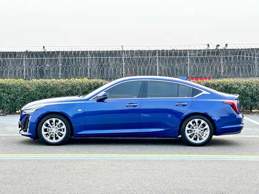 Cadillac CT5 — фото 7