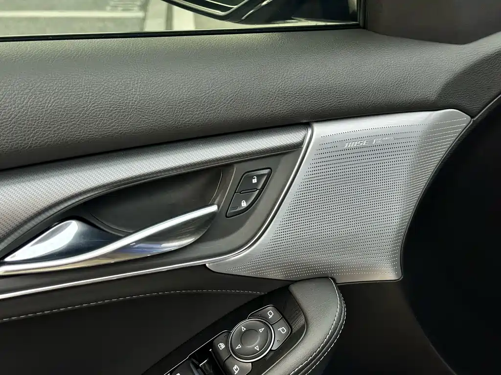 Cadillac CT5 — фото 9